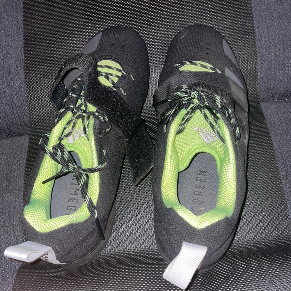 Men’s shoes adidas size 10 1/2